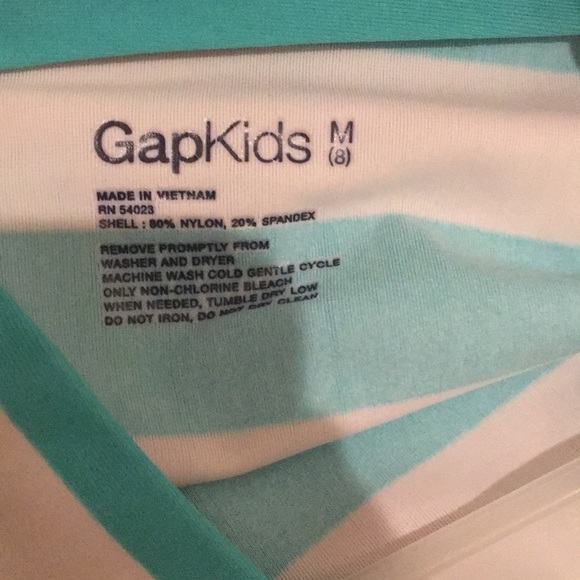 Girl’s striped rash guard - Picture 3 of 3